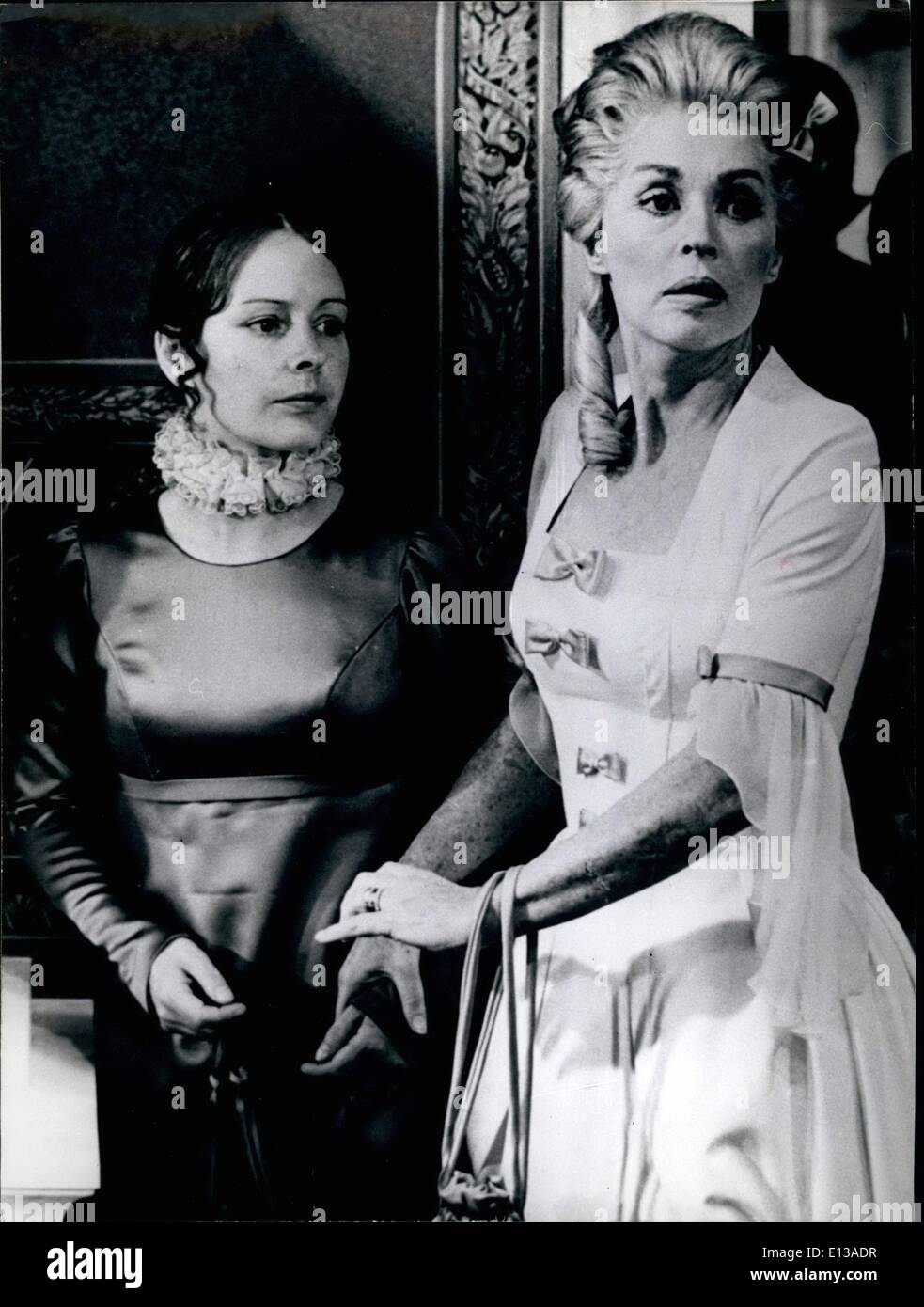 Febbraio 29, 2012 - Lilli Palmer girato in East-Germany: agendo come ''Lotte di Weimar'', famoso film-master Lilli Palmer ha recentemente girato nella Repubblica Democratica della Germania per due mesi. Lei svolge il sindaco parte nel film ''Lotte di Weimar'' dal omonimie romanzo di Thomas uomo che è diretta da Gunther Ehgon. Lilli Palmer aveva voluto giocare questa parte per un lungo periodo di tempo. Come ha sentito che la East-Germany film company sordi a aveva ottenuto i diritti per questo film, ha applicato per il nome di parte, ma solo divenne una vaga risposta Foto Stock