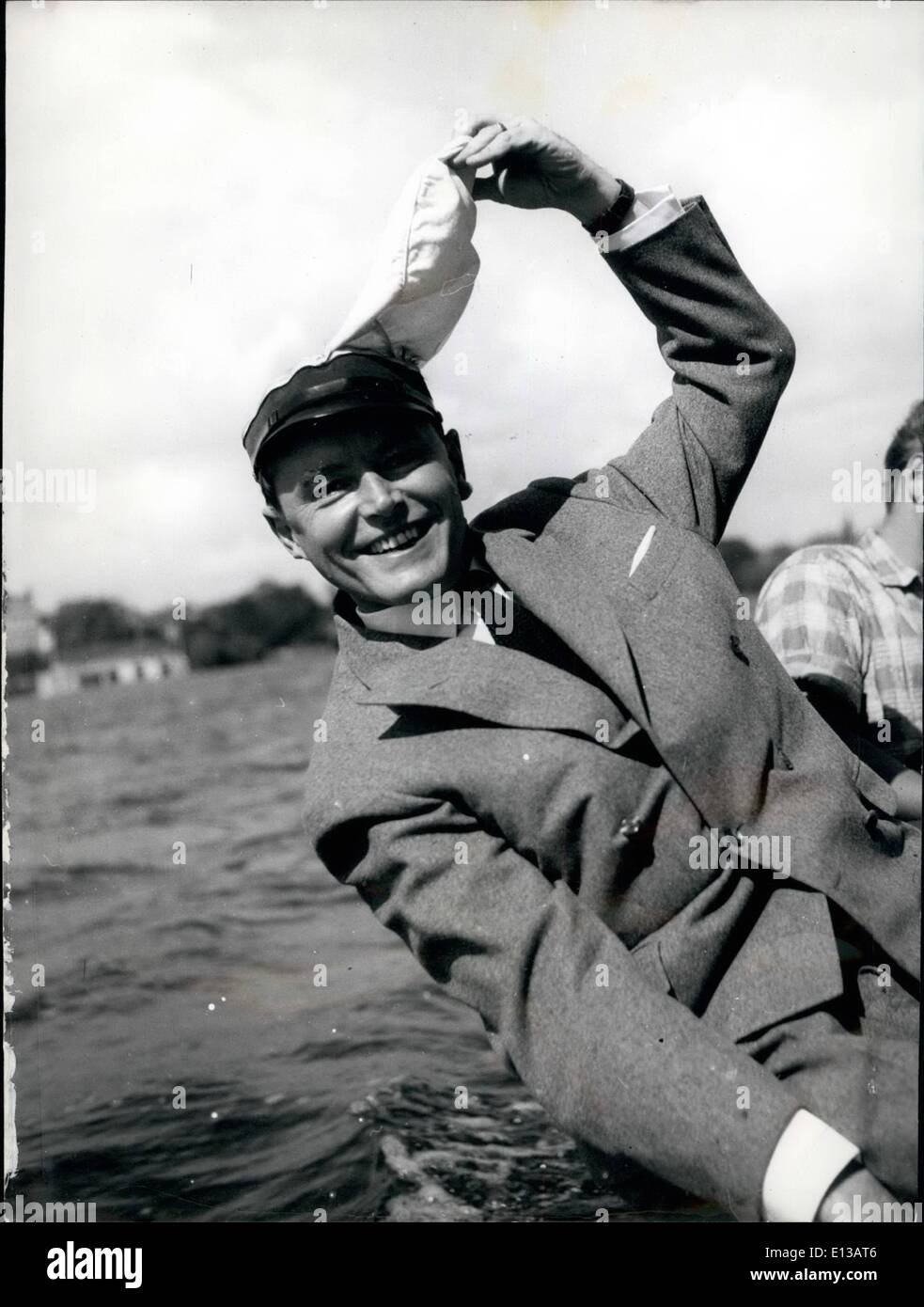 Febbraio 29, 2012 - Fritz Schulz-Reichel. Meglio noto come Otto inclinata è venuto a Amburgo per il nuovo record-ricevimenti. Durante un arresto di poco lo abbiamo visto su una barca a vela il disco dal vento. Keystone Foto Agosto xiv Foto Stock