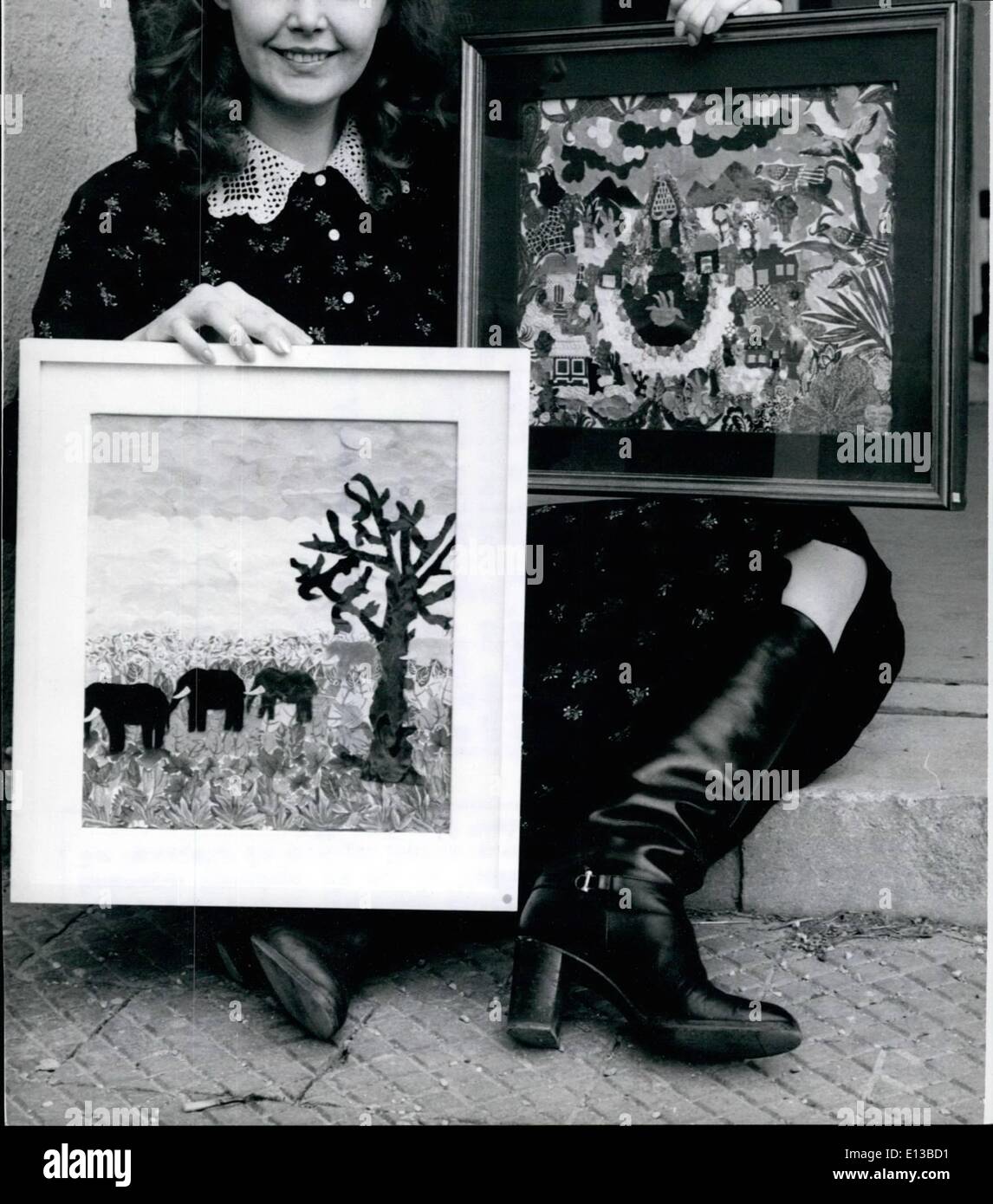 Febbraio 29, 2012 - attrice Brigitte Skay presenta il suo collage tessile in una galleria a Monaco di Baviera: Egli prima mostra in Germania Ovest Foto Stock