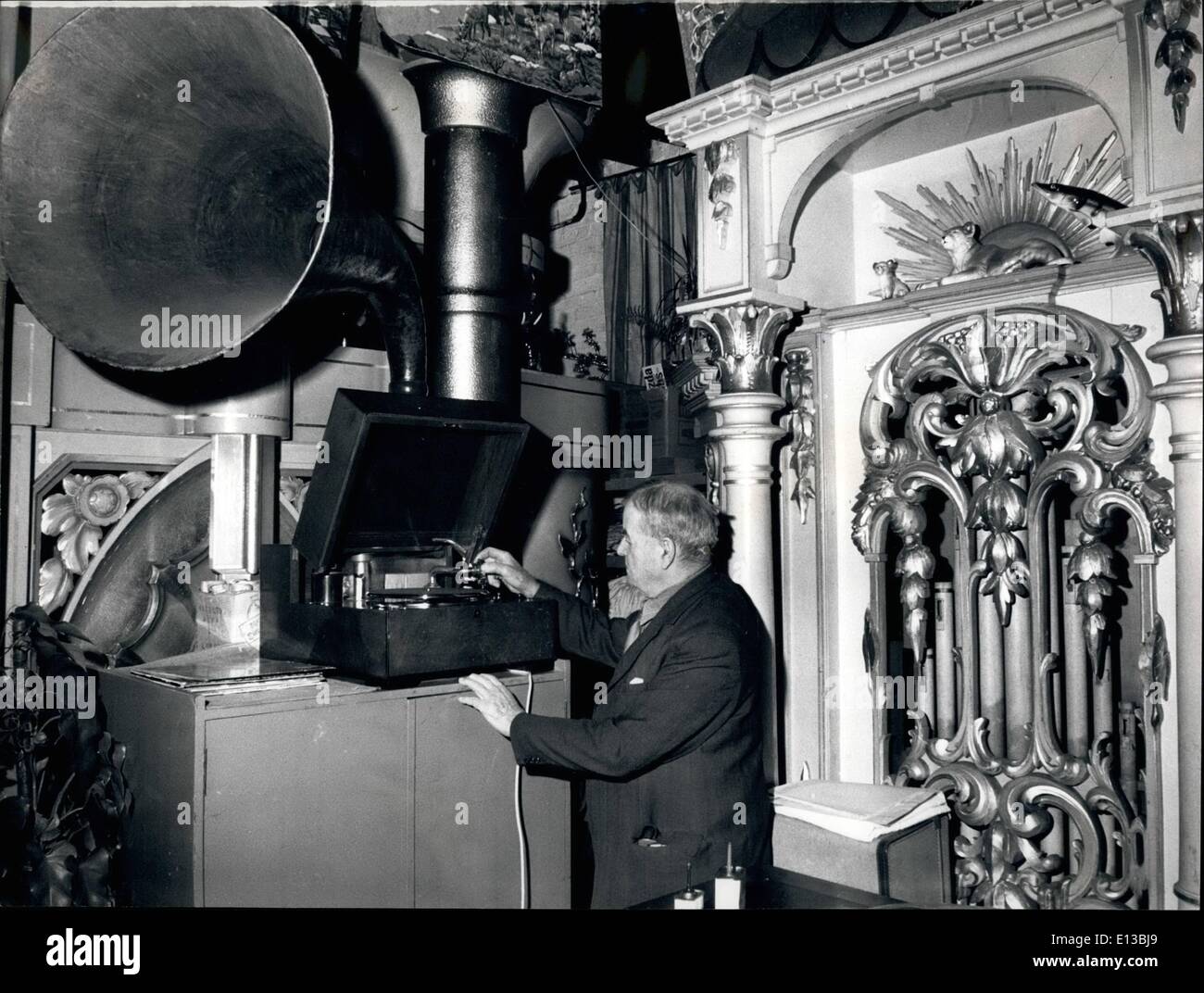 Febbraio 29, 2012 - un fatto a mano EMG gramophone, della metà degli anni trenta, completo del gigantesco corno, uno di Charles più preziosi beni. Foto Stock