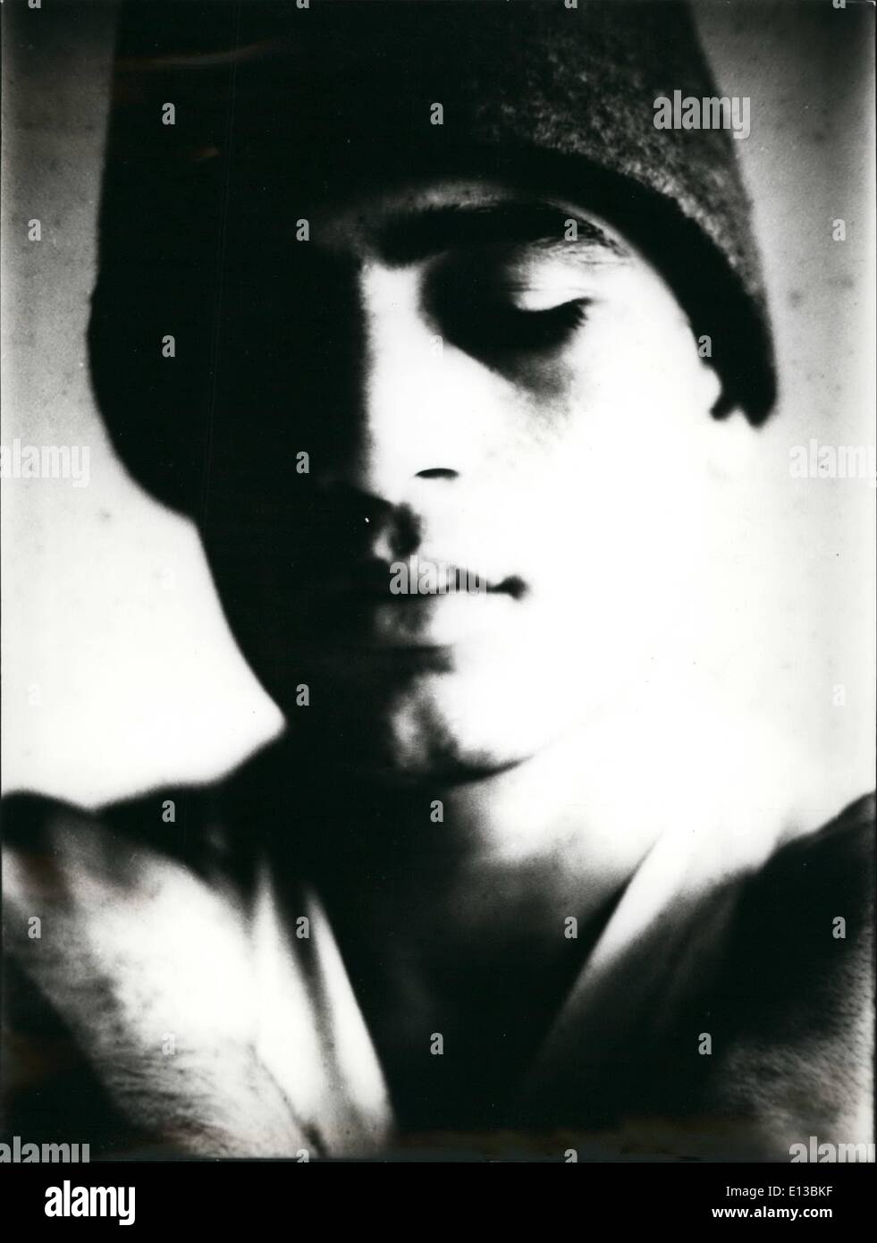 Febbraio 29, 2012 - Dervisci Rotanti: ventuno anno vecchio derviscio armato in uno stato di estasi religiosa raggiunti attraverso infinite ripetizioni del nome di Dio mentre vorticoso è in pace con se stesso e con il mondo. Dire Dervisci Rotanti, ''veniamo da Dio e a Dio andiamo." chiamando per Cristiani, Ebrei e anche i pagani come anche per i musulmani - Mevlana - il ''Master'', che fondò la fraternità più di 700 anni fa, ha detto, "Vieni, vieni chiunque tu sia, anche se hai rotto i vostri voti di un centinaio di volte, il nostro non è un convento di disperazione. Foto Stock