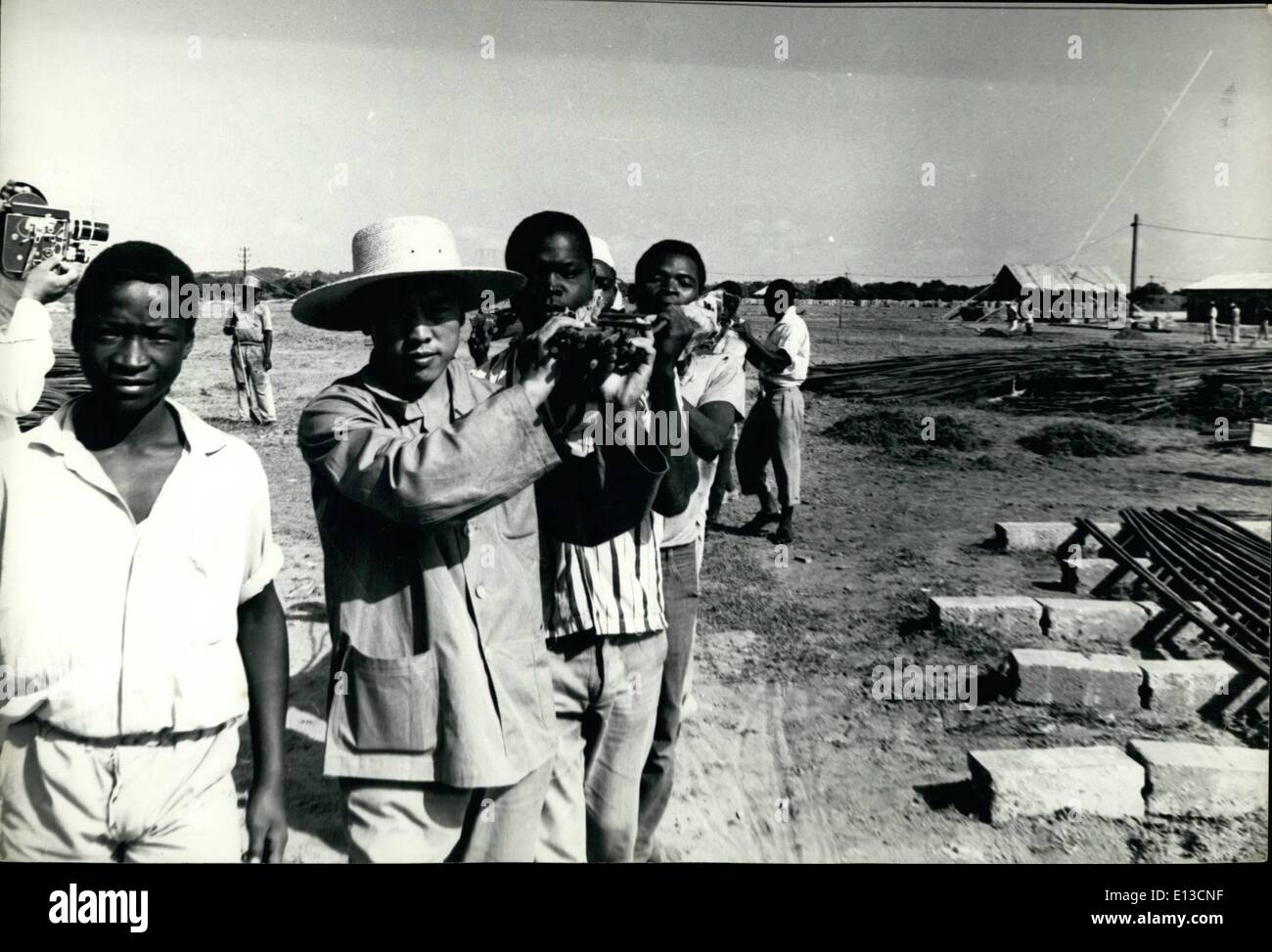 Mar 02, 2012 - cavalli da lavoro per un cavallo di Troia: sei mila tecnici cinesi e gli operai sono in Tanzania per aiutare a costruire le 1.056 Miglio Tanzania-Zambian ferrovia. Foto Stock