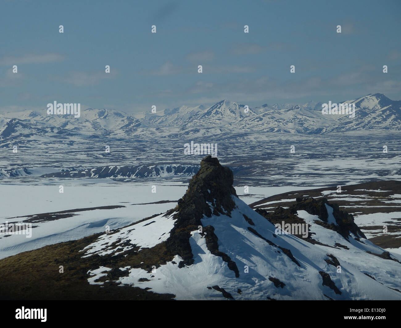 Nel maggio 2013, un'indagine sui rapaci è stata condotta nelle Kilbuck Mountains, parte del Yukon Delta National Wildlife Refuge. L'indagine, condotta in elicottero, si è concentrata sul monitoraggio della popolazione di gufi nella regione. Foto Stock