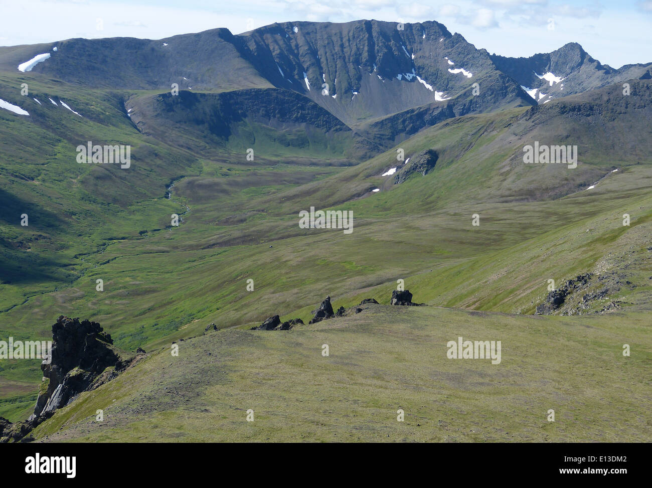 Un'indagine sui rapaci condotta nelle Kilbuck Mountains del Yukon Delta National Wildlife Refuge, utilizzando elicotteri per monitorare le popolazioni di uccelli e i loro habitat in questa remota regione dell'Alaska. Foto Stock