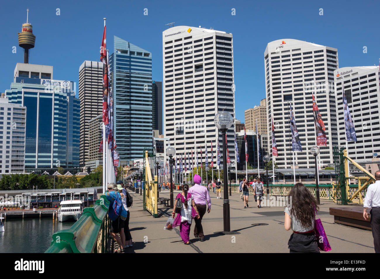 Sydney Australia, Darling Harbour, porto, Pyrmont Bridge, passeggiate, Cockle Bay, grattacieli, skyline della città, Sydney Tower, AU140311039 Foto Stock