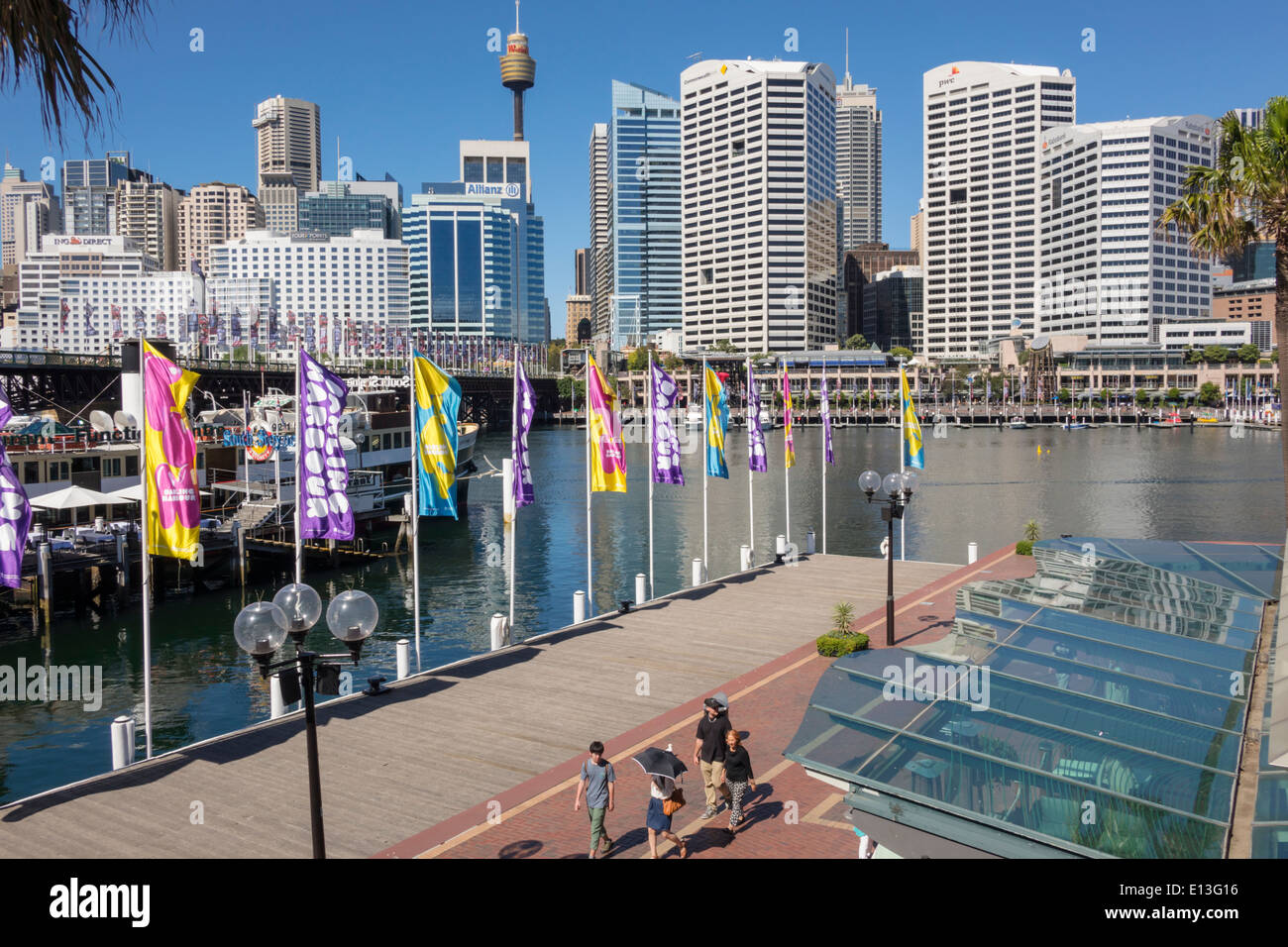 Sydney Australia, Darling Harbour, porto, Cockle Bay Promenade, acqua, Sydney Tower, grattacieli, skyline della città, AU140311062 Foto Stock