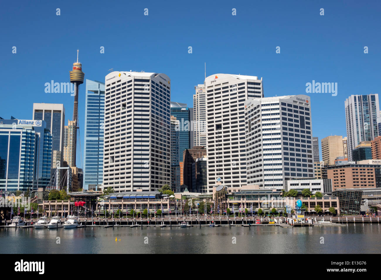 Sydney Australia, Darling Harbour, porto, Cockle Bay Promenade, Wharf, acqua, grattacieli, skyline della città, Sydney Tower, AU140311069 Foto Stock