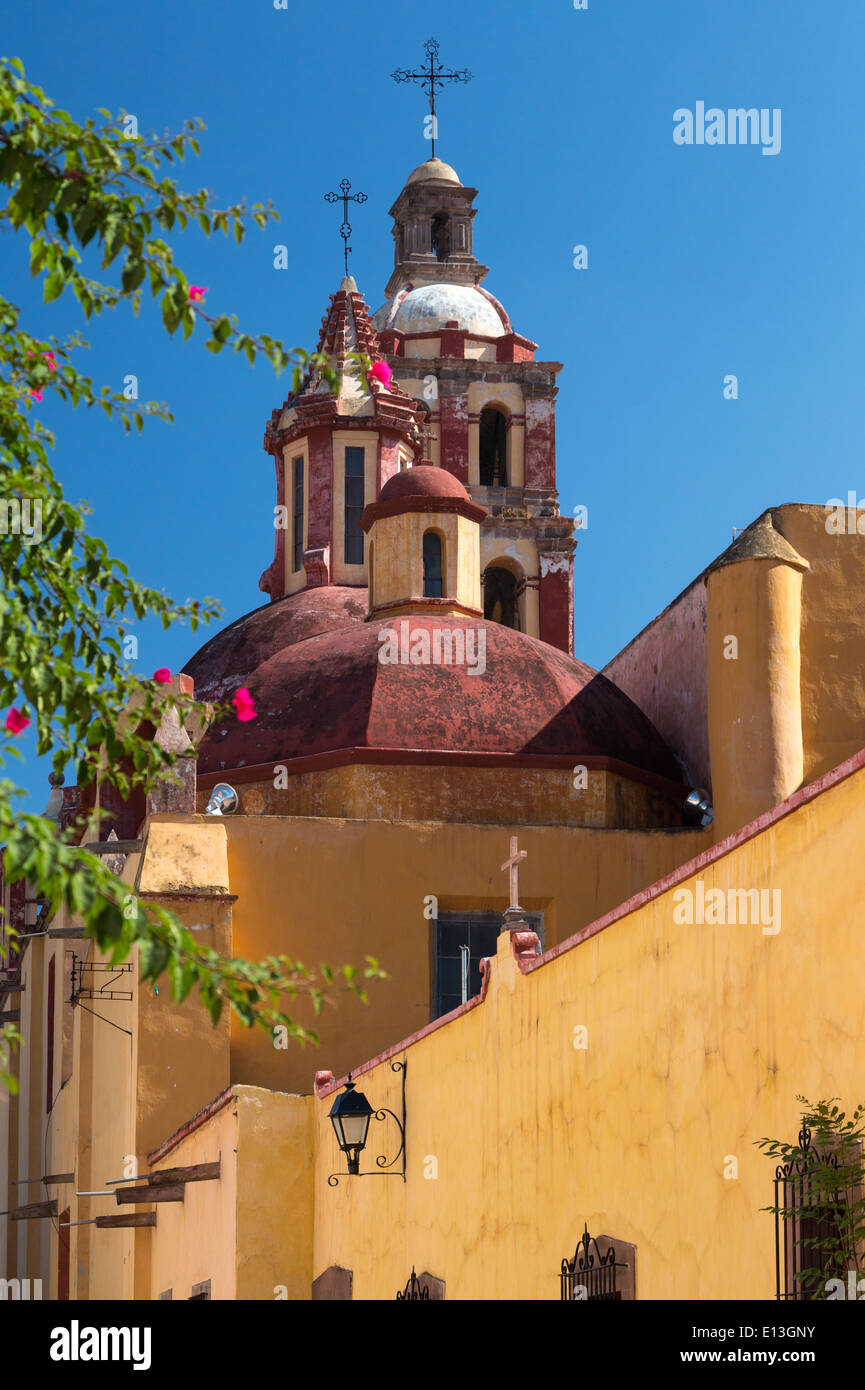 Il convento e il tempio di Santo Domingo de Guzman è stata fondata nel 1692 e si trova a Queretaro, Messico Foto Stock