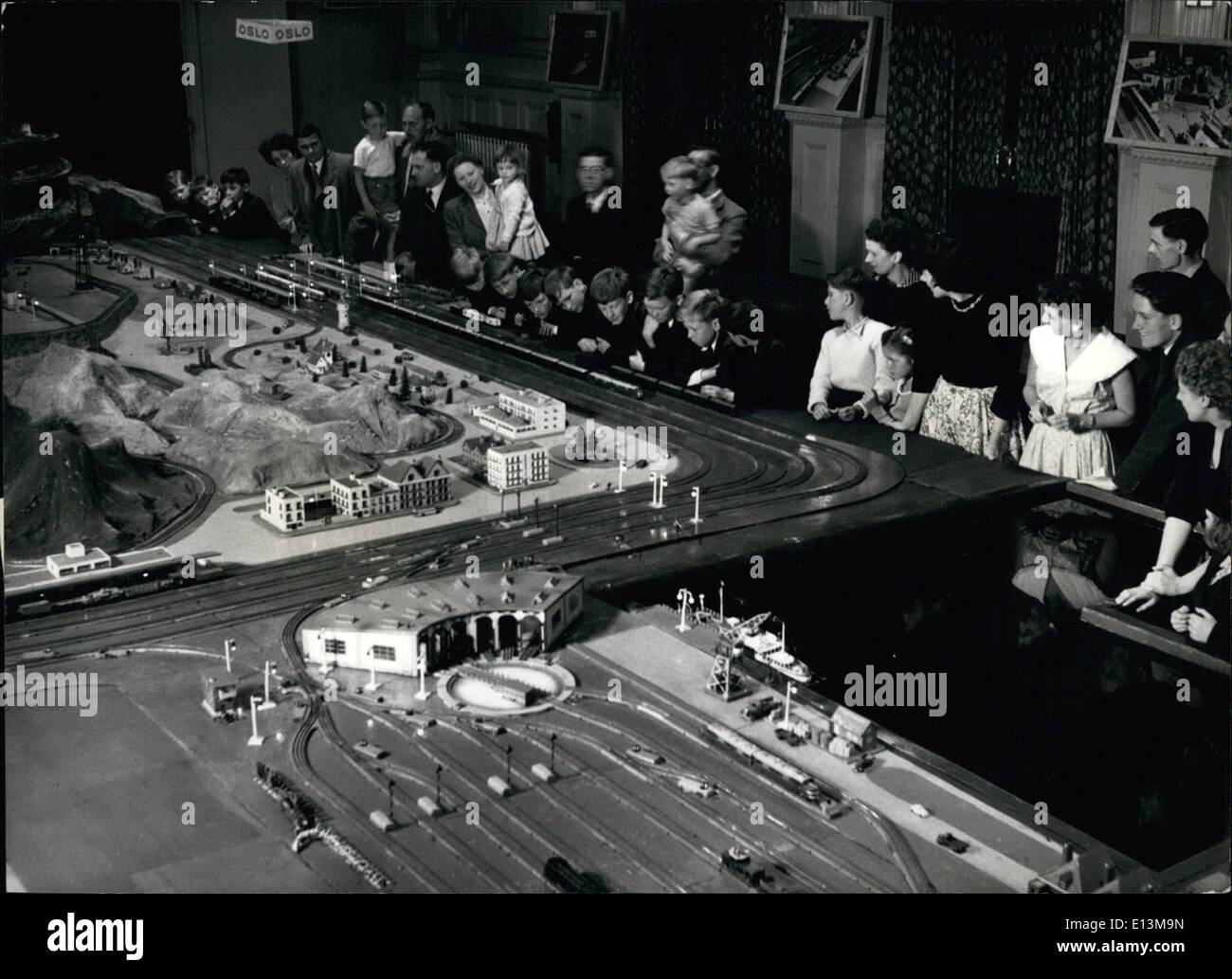 Mar 02, 2012 - una sezione del vasto modellino ferroviario mostra stazioni di smistamento in primo piano e controllate a distanza di una nave. Foto Stock