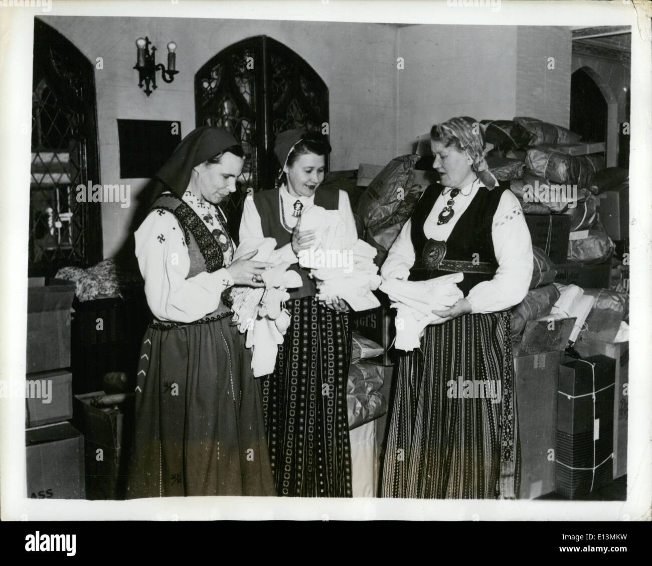 Mar 02, 2012 - Chiesa di donne nei dipartimenti d'abbigliamento unità: vestiti in costumi natii, tre membri di Des Moines Consiglio di Foto Stock