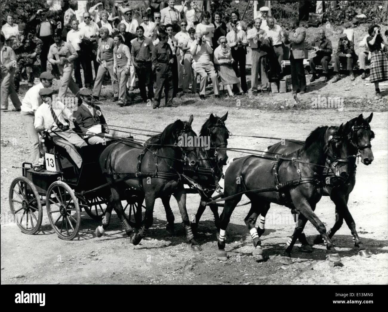 Mar 02, 2012 - Guida Royal British Prince Philip (secondo da sinistra) guida i suoi cavalli durante il secondo giorno della comunità Four-In-campionati a mano vicino a Zug, Svizzera. Il principe Filippo, che ha iniziato come tredicesima in trenta chilometri di Competizione maratona, è stato collocato il XIII in questo particolare caso. Foto Stock