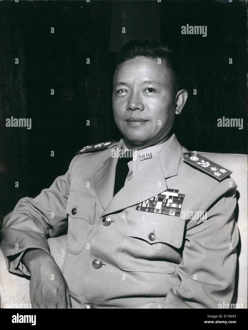 Mar 22, 2012 - Navy chief : Admiral Nl Yue Si, comandante in capo della Repubblica della Cina di marina, per il quale la posta è stato nominato nel mese di giugno. Il 45-anno-vecchio si era accademia militare ''(illeggibile)'' e il capitano di una torpediniera da 1946-48. Si ritirò a Formosa con il Partito Nazionalista Terdes per diventare capo del personale o la Marina Hqs. da 1950-52. È sposato con un figlio. Foto Stock