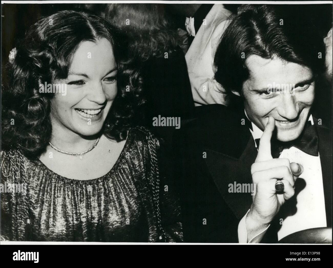 Mar 22, 2012 - Romy Schneider ottenere il divorzio? ''Romy Schneider potrà ottenere un divorzio'':questi sono la più recente notizia! Non si sa se sono Vero e se l'attrice e suo marito vuole davvero disegnare una linea di assoluta sotto il loro matrimonio. È anche possibile che vogliono parte solo per un breve tempo e venire di nuovo insieme. Ma sembra chiaro che il matrimonio del 42-anno-vecchio mondo-star e suo marito, essendo nove anni più giovane, è già in crisi dopo un breve periodo di tempo. Nel frattempo Daniel Biasini deve essere spostato dal comune abitare nell'elegante xvi Foto Stock