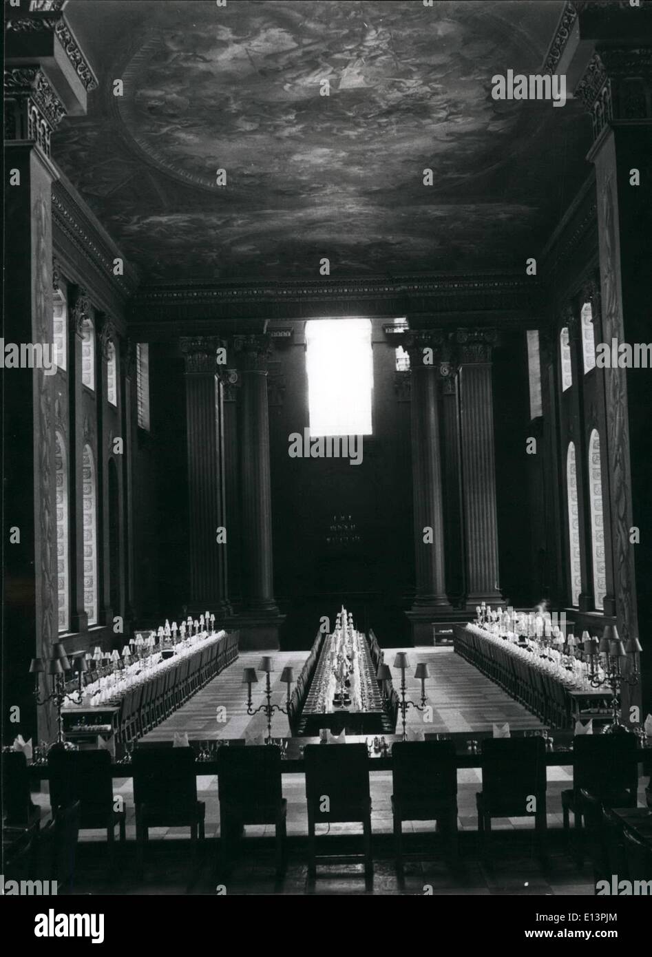 Mar 22, 2012 - Greenwich Palace; la famosa sala dipinta a Greenwich ora utilizzato come la mensa ufficiali della Naval College. Progettato b y Sir Christopher Wren la famosa la parete e il soffitto sono dipinti di Sir James Thornaill e lui ha preso i diciannove anni per completare. Foto Stock