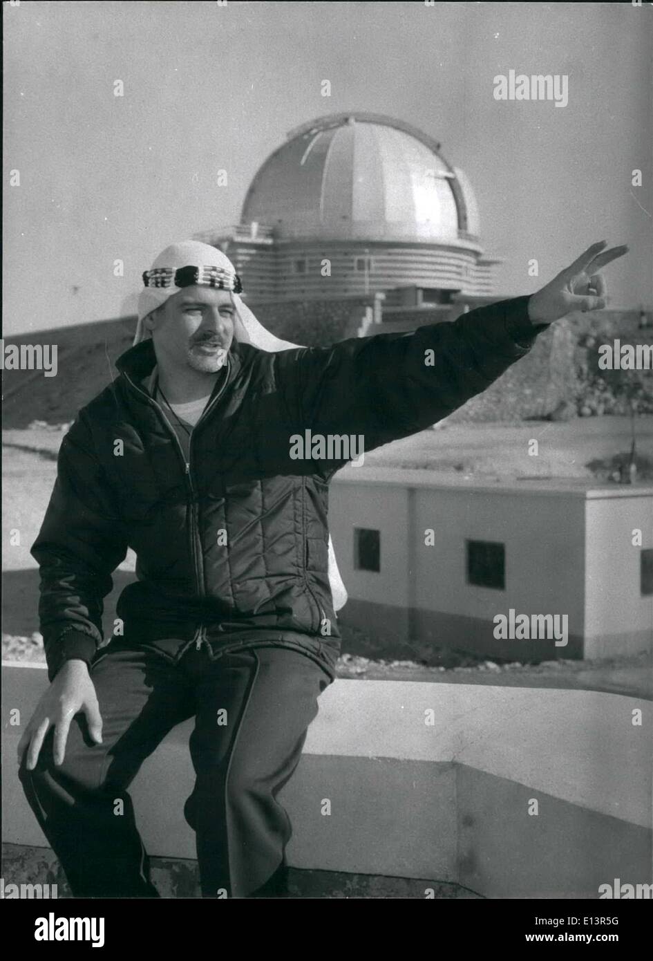 Mar 22, 2012 - ''Non ho mai visto un cielo chiaro'', dice Geo-Physicist americano Richard Shorthill. Vestito in costume beduino. Foto Stock