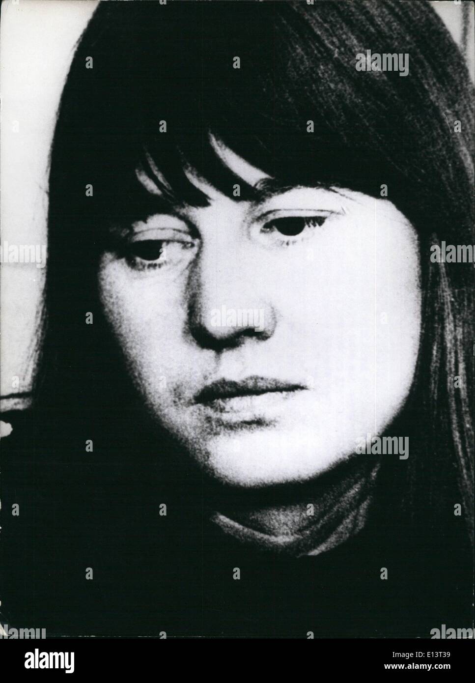 27 mar 2012 - Ulrike Meinhof suicida in carcere: quasi un anno dopo l inizio del processo contro esponenti dell'anarchico ''Cianfrinatrici/Meinhof gruppo", un altro membro del gruppo è morto in carcere. Ulrike Meinhof (41-picture) è stata trovata morta il 9 maggio nella sua cella di Stuttgart Stammheim prigione dopo che aveva appeso se stessa con un asciugamano. Il 9 novembre 1974, Holger Meins, anche uno dei leader del gruppo, era morto mentre è in sciopero della fame. Ulrike Meinhof è nato il 7 ottobre 1934 in Oldenburg (Germania del Nord) Foto Stock