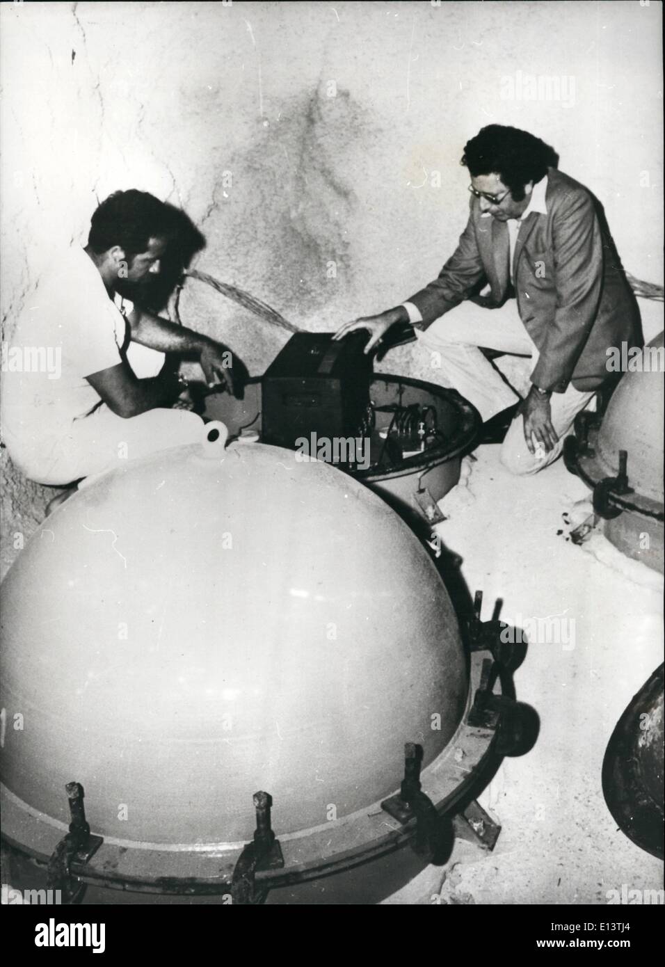 27 mar 2012 - Ascoltando i movimenti della terra: il golfo di Eilat, Israele, si fa sempre più ampio alla velocità di un mezzo centimetro ogni anno. È questo uno dei fatti che è stata dimostrata dall'Istituto Weizmann dell Osservatorio Geofisico vicino a Eilat. L'Osservatorio, dedicato di recente nel nome del brasiliano publisher Adolpho Bloch, che hanno messo un milione di dollari per costruire e attrezzare, è affascinante scienziato laico e simili Foto Stock