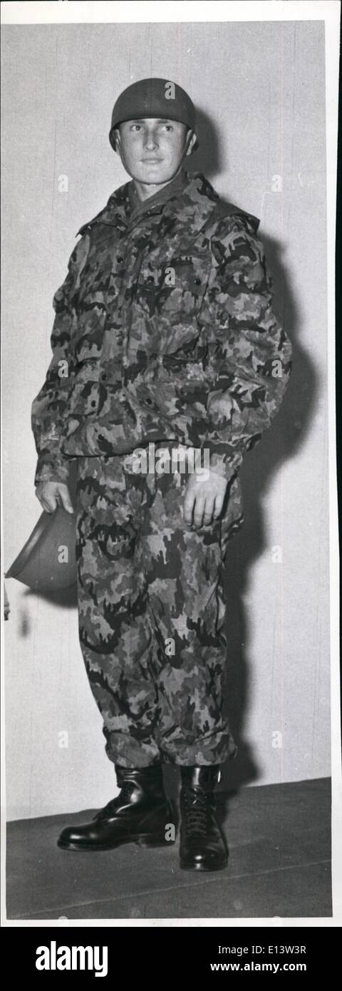 27 mar 2012 - Nuova battaglia tedesco abito con casco doppia Foto Stock