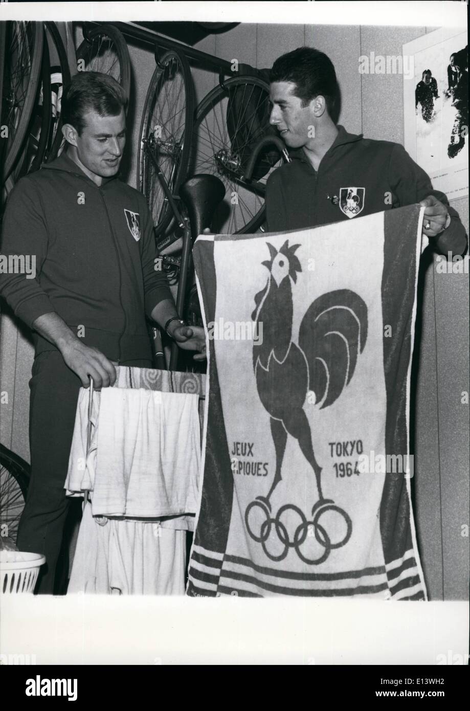 27 mar 2012 - Tokyo Olimpiadi. I ciclisti francese Jean Trentin hampion del mondo), e Henri Morelon con un particolare design Foto Stock