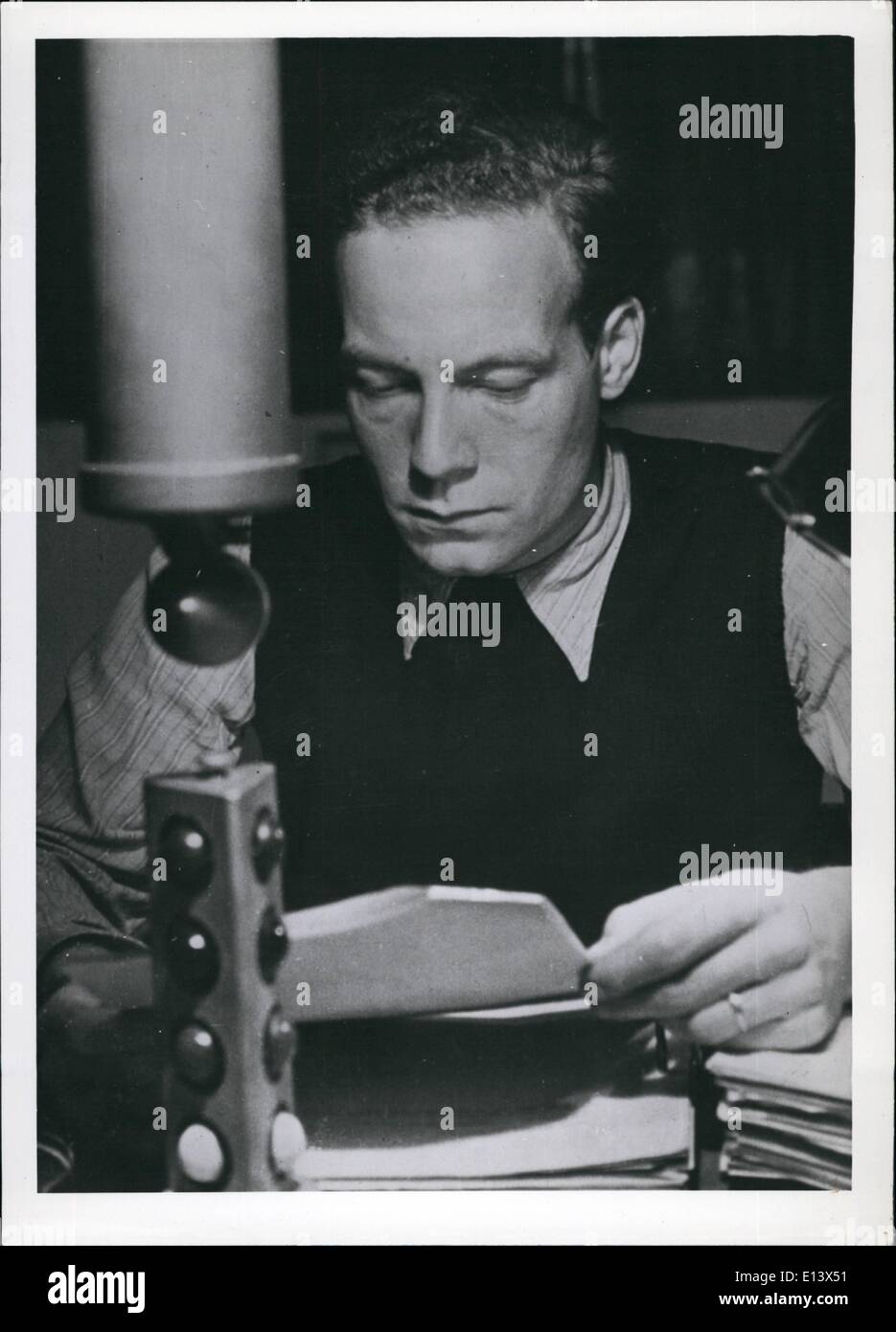 27 mar 2012 - Foto di altoparlante è Dietrich Elwenspoek, che ha lavorato per il Bayerischer Rundfunk, o Radio Bavarese. Sacerdote Alberto Foto Stock