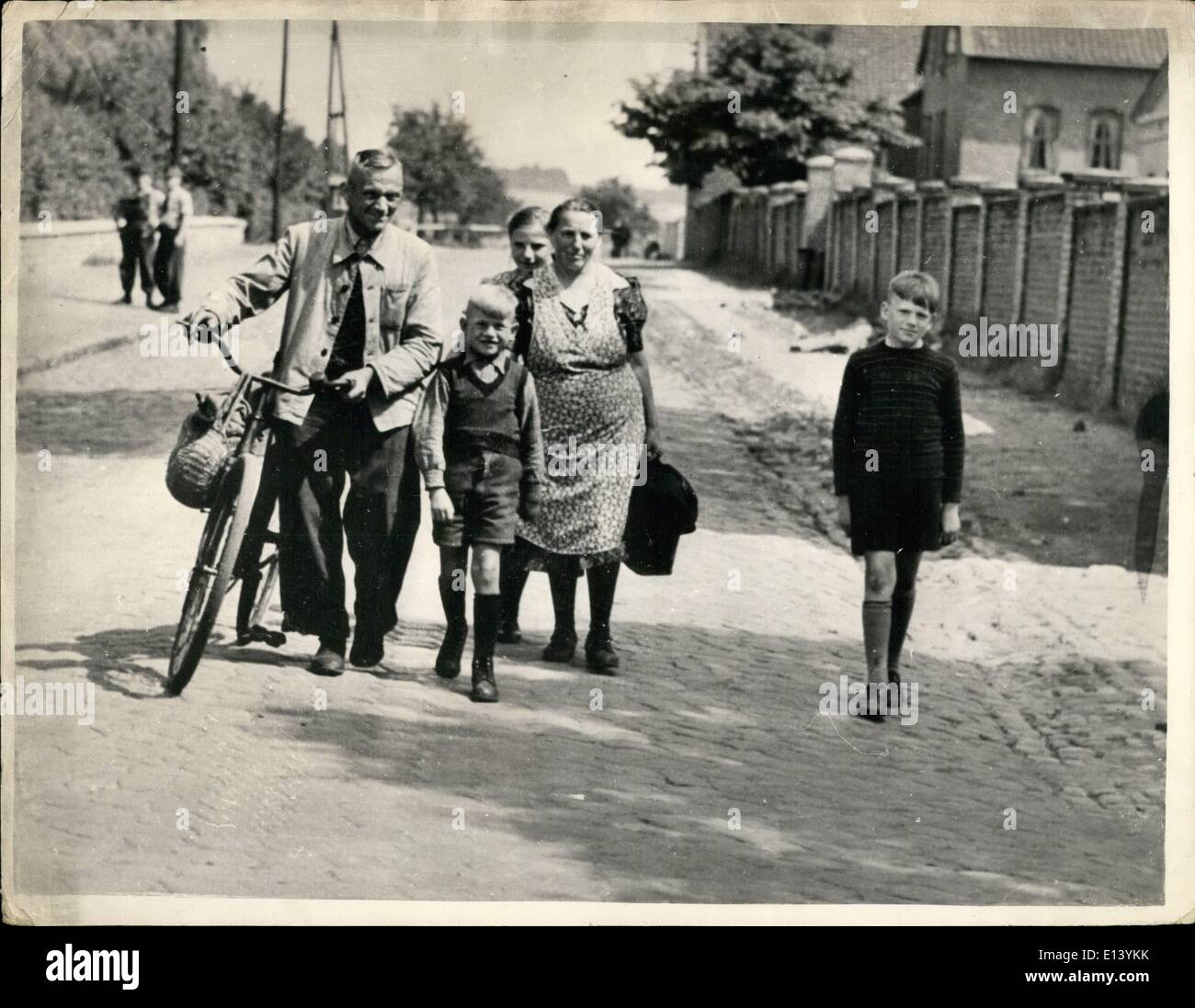 27 mar 2012 - Ovest della polizia tedesca contro strouggle meathods sulla loro est omologo tedesco. Interruzione No Man's Land omicidio. I tedeschi della Germania orientale - che sono alimentate con la cosiddetta "libertà" del loro paese - vengano girati a da est in Germania ovest. I metodi dell'est la polizia tedesca sta provocando il panico tra la popolazione - e sta anche creando una grande paura tra la popolazione - e sta causando grata terrore tra la popolazione di Germania ovest vivono nelle zone vicino alla frontiera Foto Stock