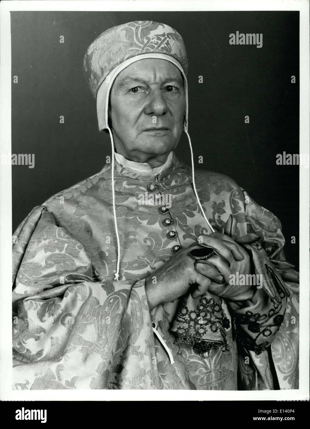 Mar 31, 2012 - LA BBC TV Shakespeare - sulla BBC Television questo autunno:Questi sono le prime fotografie di essere rilasciato dalla BBC TV della serie di giochi di William Shakespeare. Tutte le 37 rappresentazioni verranno registrati e trasmessi per i prossimi sei anni. La prima riproduce per essere visto sulla BBC TV" sarà "Romeo e Giulietta", "Richard 11' e 'come piace a voi tutti di essere trasmesso in dicembre. Mostra fotografica di Sir John Gielgud come coro in Romeo e Giulietta. Foto Stock