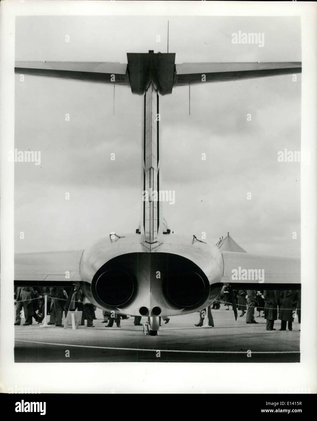 Mar 31, 2012 - Bug-Eyed Flatform: Gran Bretagna il Gloster Javelin all-weather fighter progettato come un missile piattaforma, alimentato da due Armstrong-Siddeley Sapphire turbo-jet, è equipaggiato con le ultime novità in fatto di radar per il giorno e la notte il funzionamento. Secondo una delle più potenti e ampiamente dotata fighters, armamento di base è di quattro Aden 30 mm. pistole e si può operare a oltre 50.000 piedi a velocità di oltre 600 m.p.h. Foto mostra la vista della coda del giavellotto dà un bug-eyed aspetto. Foto Stock