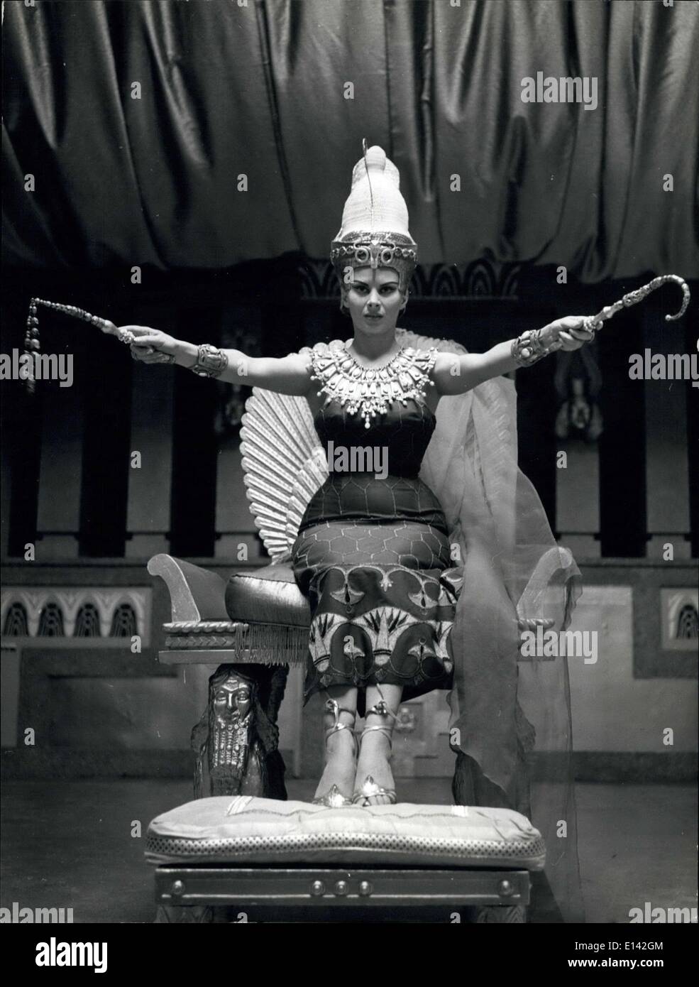 Mar 31, 2012 - Nuovo ''Cleopatra'' ripresi a Roma! Questa volta la famosa Regina degli Egiziani è stella francese Magali Noel e Marcantonio, italiano attore comico Toto', la vita del Principe De Curtis, che sarà molto particolare amante della bella regina. Il titolo del film è ''Totò e Cleopatra' Foto Stock