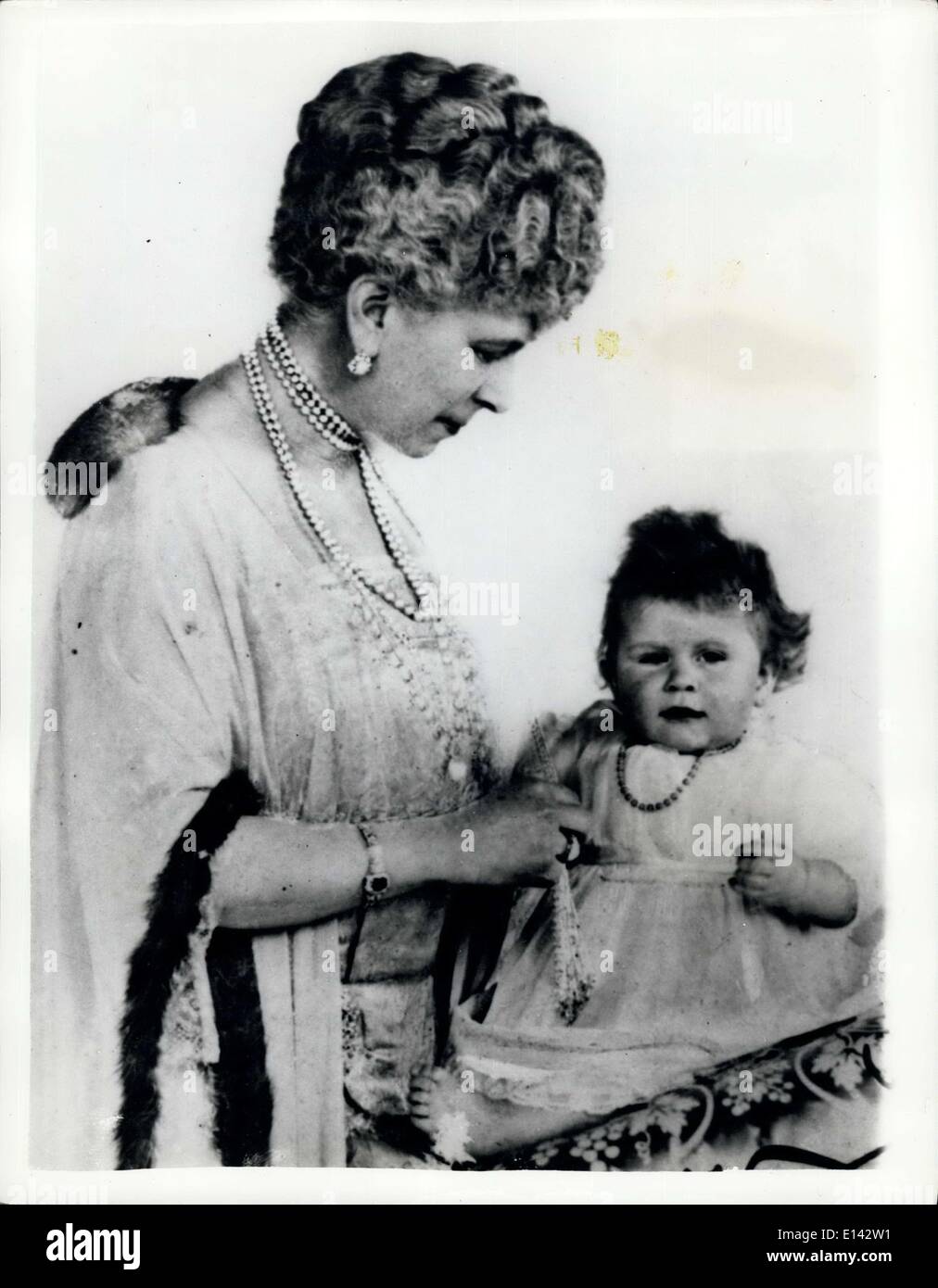 Apr. 04, 2012 - Elisabetta IIÃ¢â'¬â"¢s primo compleanno Ã¢â'¬â€oe Queen Mary con la Principessa Elisabetta per il suo primo compleanno nel 1927. Foto Stock