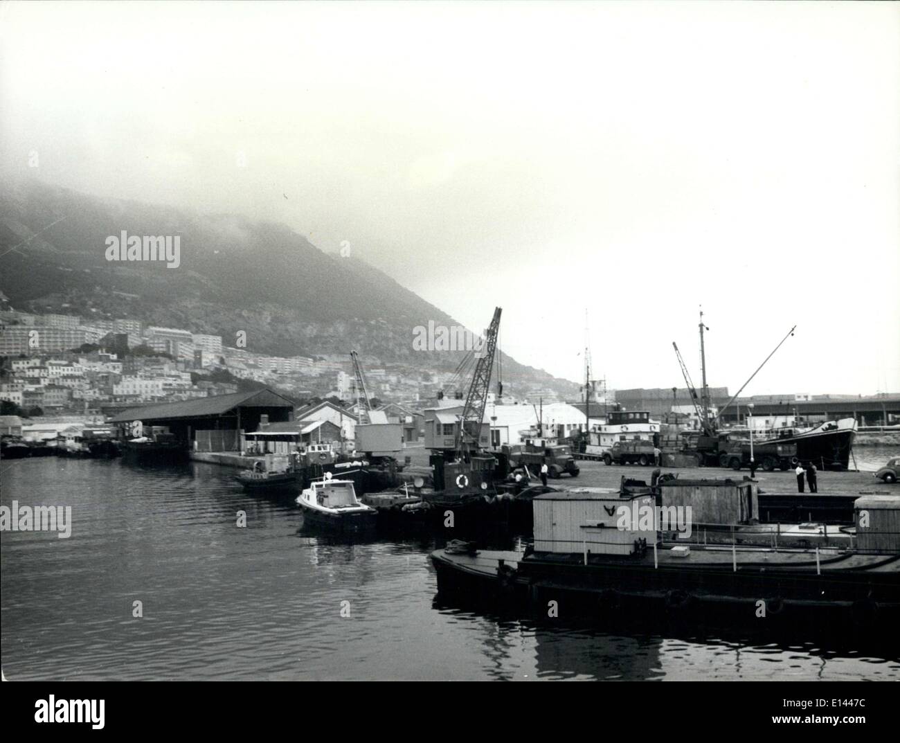 Apr. 04, 2012 - Gibraltal Harbour, dove un sacco di scambi è fatto per l'altro lato: Africa. Alcuni 8.000 lavoratori spagnoli guadagnare il loro reddito quotidiano in questo British statuito colonia della Corona. Foto Stock