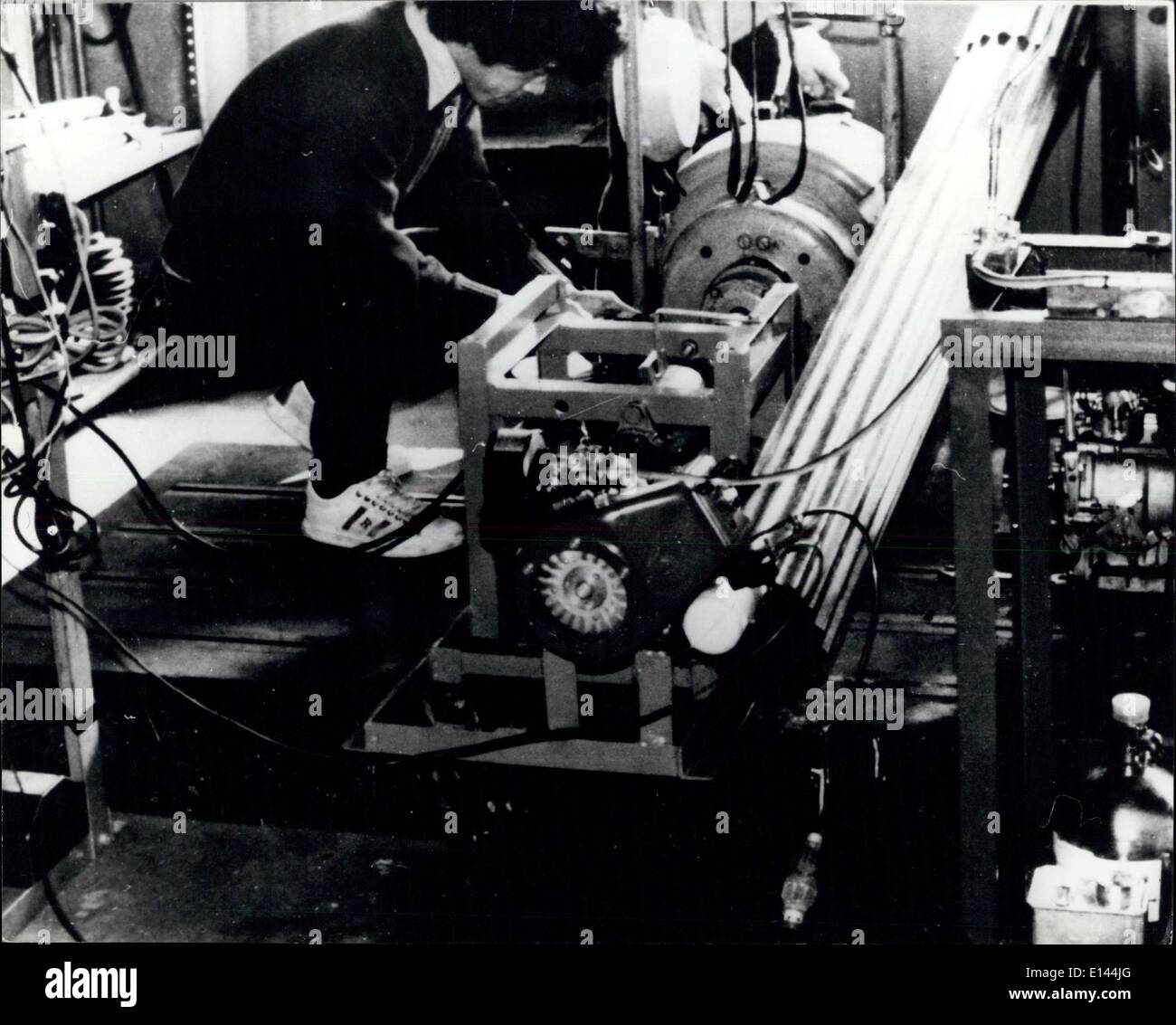 Apr. 04, 2012 - Foto mostra un test sulle prestazioni di olio di eucalipto su un motore di allevamento presso università Mis. Foto Stock