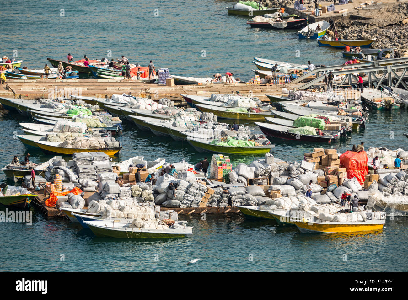In Oman Khasab, Porto, contrabbandieri iraniano di prodotti agricoli in Oman e beni di lusso torna in Iran con piccole imbarcazioni Foto Stock