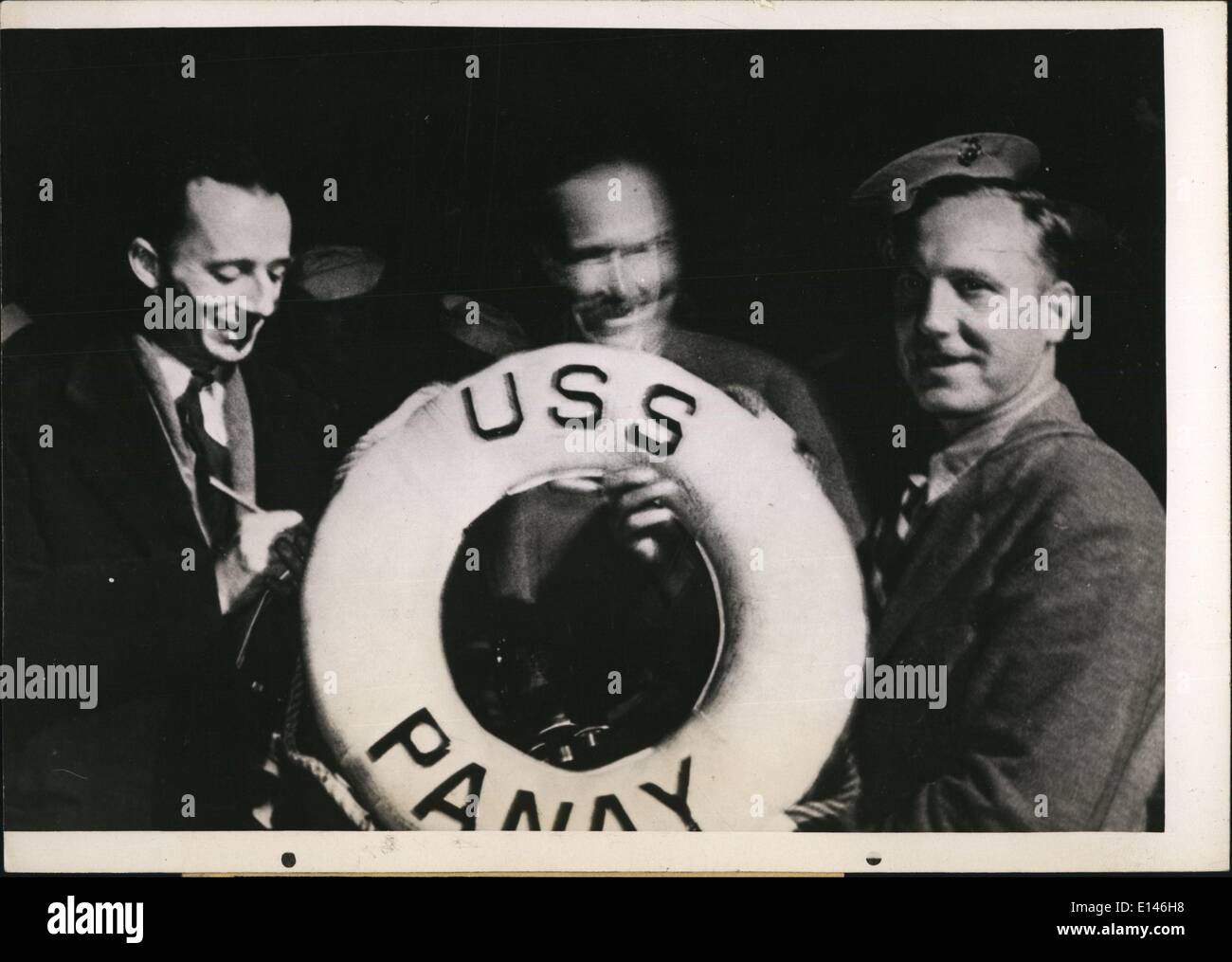 Apr. 16, 2012 - Il salvagente lo ha aiutato a sopravvivere al bombardamento Panay (una nave americana è stata attaccata dall'aria dalla Cina). Il Dott. sovietica Edouard Lozansky in sciopero della fame per la famiglia in URSS Foto Stock