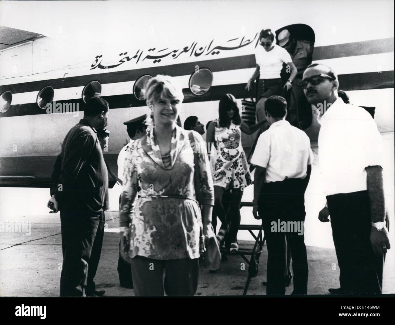 Apr. 16, 2012 - Sau aereo sequestrato il Cairo, 21 settembre mena 1970 un piano egiziano che trasportano una trentina di tre cittadini francesi, sette belga e cinque arabi sbarcarono al Cairo in sicurezza dopo un tentativo di impadronirsi di esso è stata pinzata in bud. Il piano di un Antonov appartenenti alla United Arab Airlines era sul suo volo regolare da Luxor, Alto Egitto, al Cairo la scorsa notte quando il passeggero egiziano Sayed Seif El Nasr si è rotto nel capitano della cabina di pilotaggio e sotto la minaccia di una pistola e punto di pugnale5 gli ha chiesto di procedere in Arabia Saudita Foto Stock