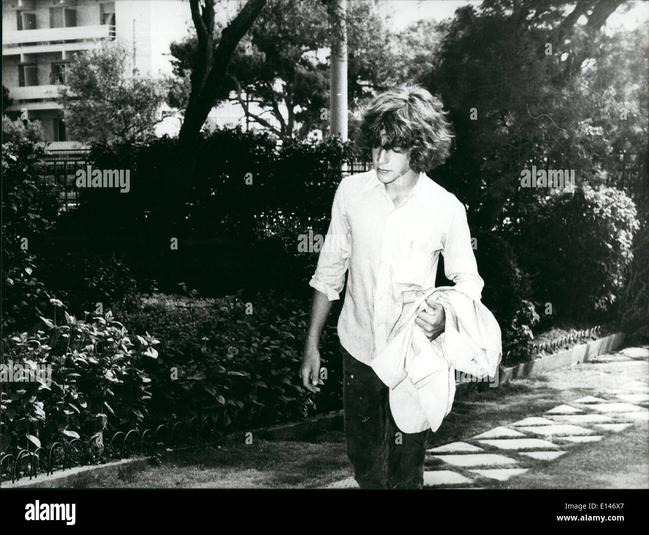 Apr. 16, 2012 - Una foto recente di Giovanni- John Kennedy che mostra lui molto sceptival e perplesso mentre entrando nella villa furono Alexandros una volta vissuta. Foto Stock