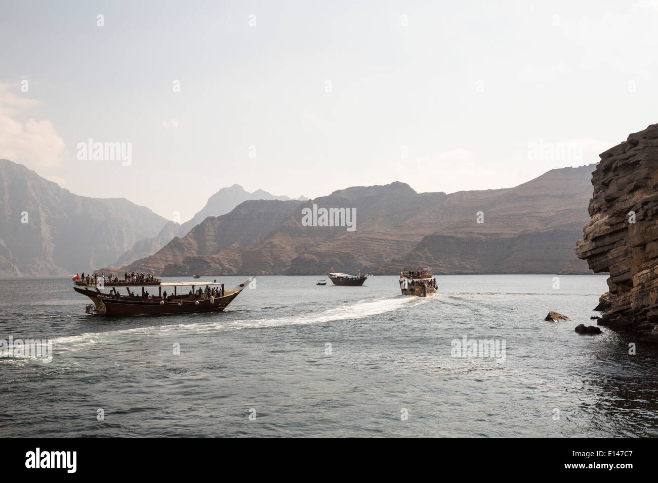 In Oman Khasab, turisti in prua Foto Stock