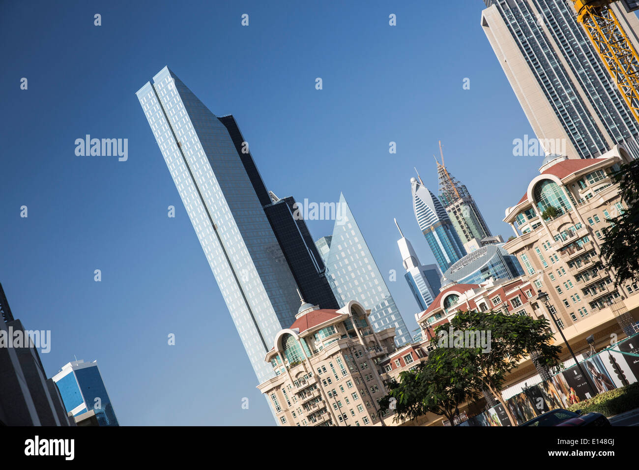 Emirati Arabi Uniti Dubai, Highrise edifici vicino Sheikh Zayed Road Foto Stock