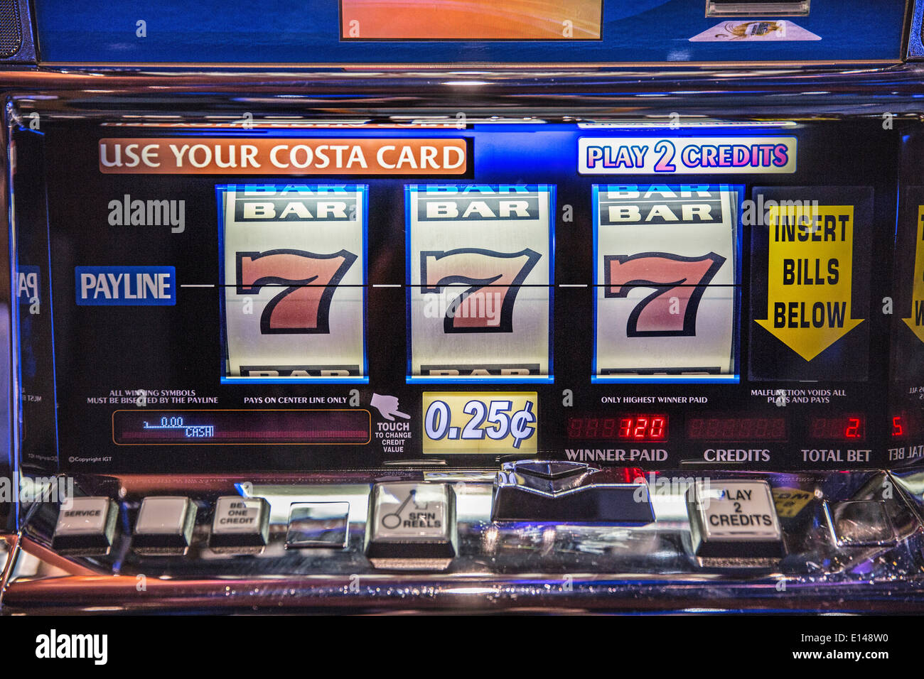 Emirati Arabi Uniti Dubai, nave da crociera Costa Fortuna, società dall'Italia. Gambling Hall. Slot machine Foto Stock
