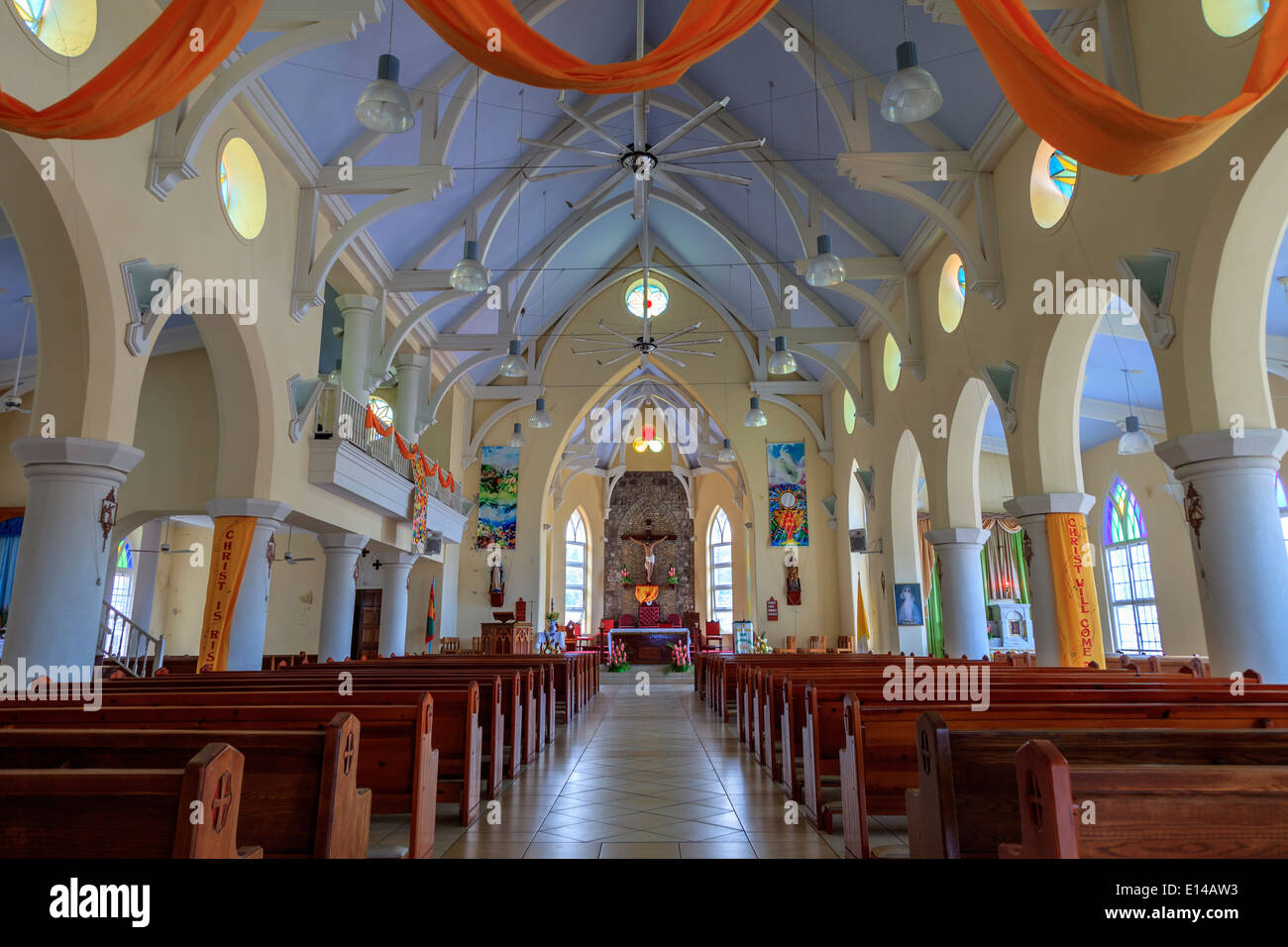 Gli interni della Cattedrale dell Immacolata Concezione, la principale chiesa cattolica, in St George, Grenada, Indie Orientali Foto Stock