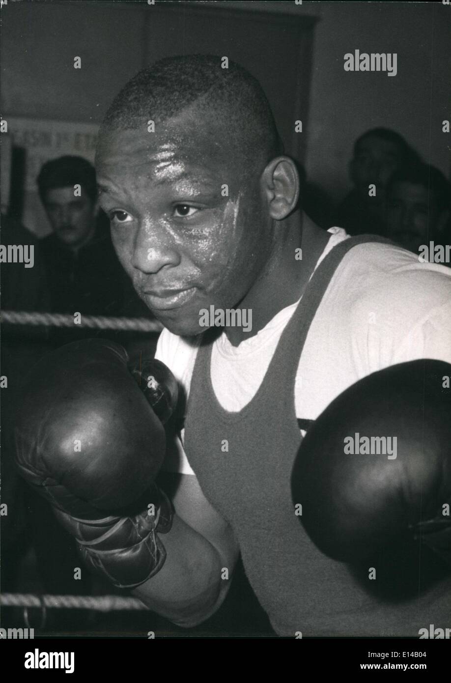 Apr. 17, 2012 - Perkins sotto formazione: Eddie Perkins che lotta Omrane Sadok lunedì prossimo presso il Palazzo dello Sport di Parigi ha iniziato la formazione di ieri. Mostra fotografica di Eddie Perkins sotto formazione. Foto Stock
