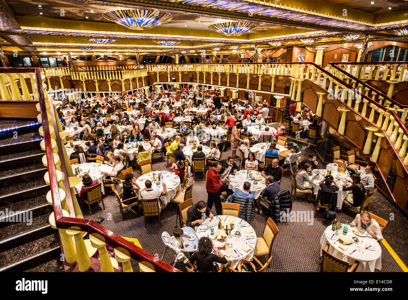 Emirati Arabi Uniti Dubai, nave da crociera Costa Fortuna, società dall'Italia. Ristorante Foto Stock