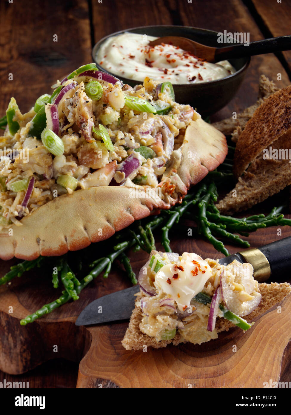 Il granchio piccante peperoncino mayo con toast alla francese Foto Stock