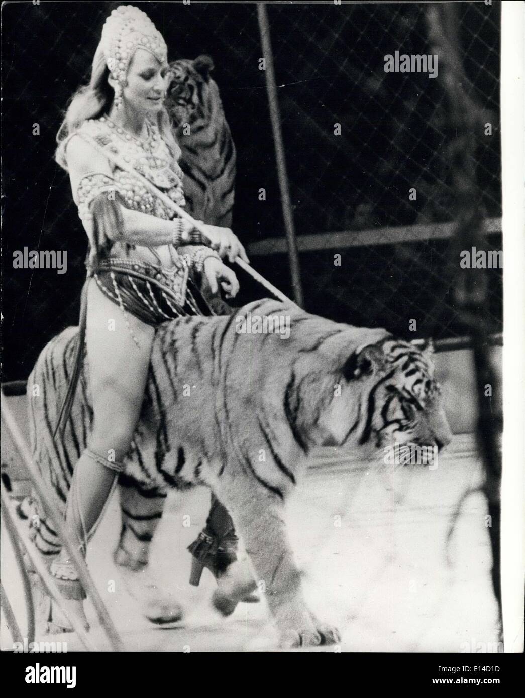 Apr. 17, 2012 - Mary Chipperfield-animal tamer-straordinaria: Maria Chipperfield, uno dei più celebri nomi nel Circus Foto Stock