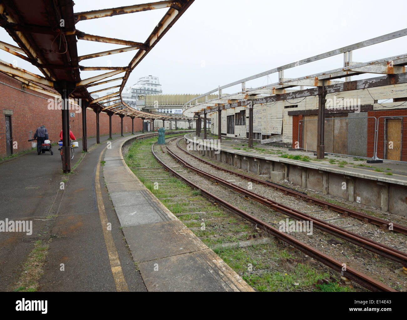 Derelitti Folkestone stazione ferroviaria. Foto Stock