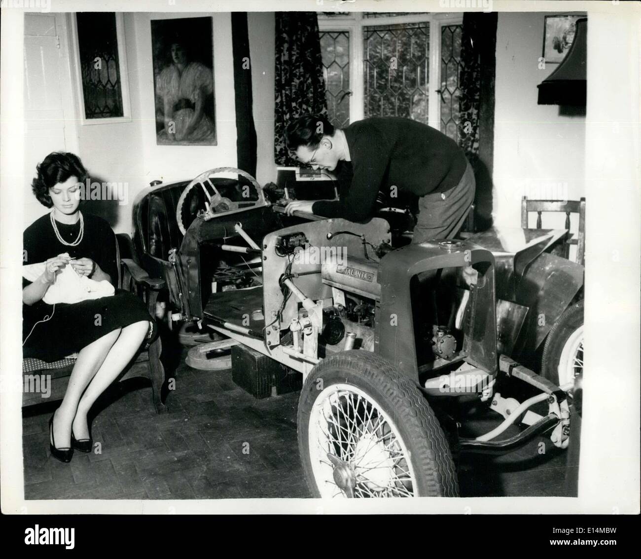Apr. 05, 2012 - Vintage auto nel Gidding disegno della camera: per tre mesi la sig.ra Christine Giddings ha avuto il bit e pezzi Foto Stock