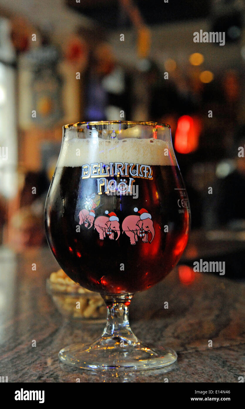 Delerium birra, Au Brasseurs dalla Grand Place di Bruxelles, in Belgio Foto Stock