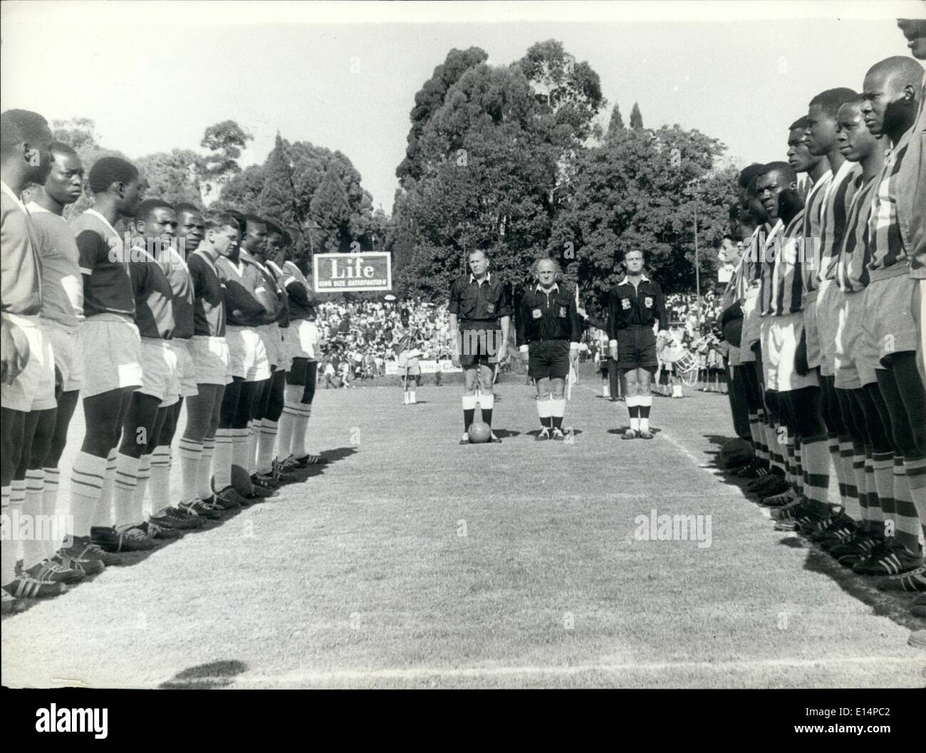 Apr. 18, 2012 - Zambia + Rhod. Squadre Nazionali di calcio a Salisbury - Rhodesia. Alla fine di ottobre 1965. Foto Stock