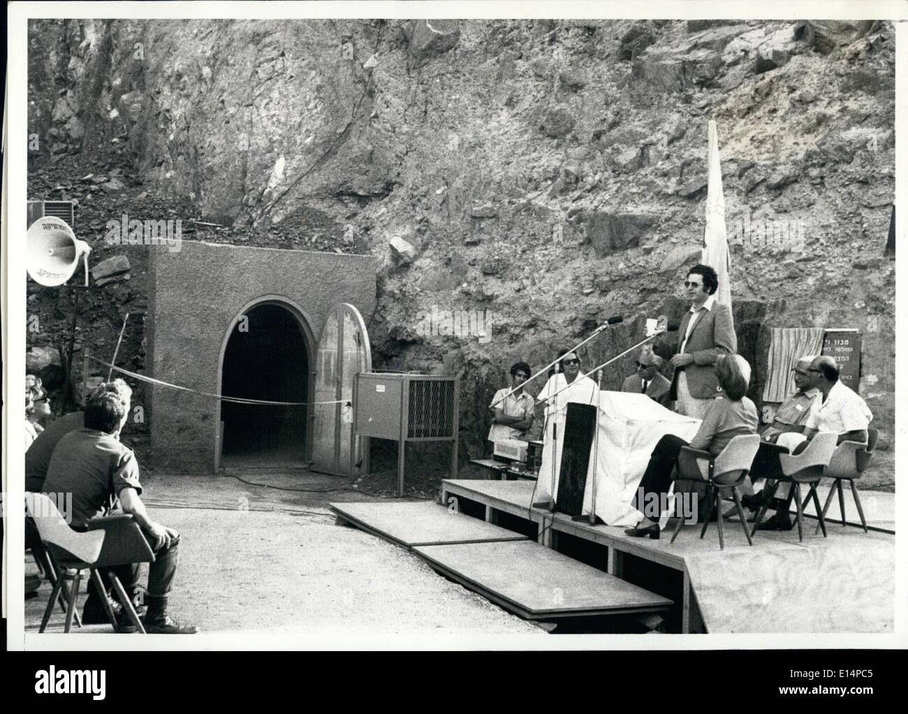 Apr. 18, 2012 - ascoltando i movimenti della terra: il golfo di Eilat, Israele, si fa sempre più ampio alla velocità di un mezzo centimetro ogni anno. È questo uno dei fatti che è stata dimostrata dall'Istituto Weizmann Osservatorio Geofisico vicino a Eilat. L'Osservatorio, dedicato di recente nel nome del brasiliano publisher Adolpho Bloch, che hanno messo un milione di dollari per costruire e attrezzare è affascinante scienziato laico e simili Foto Stock