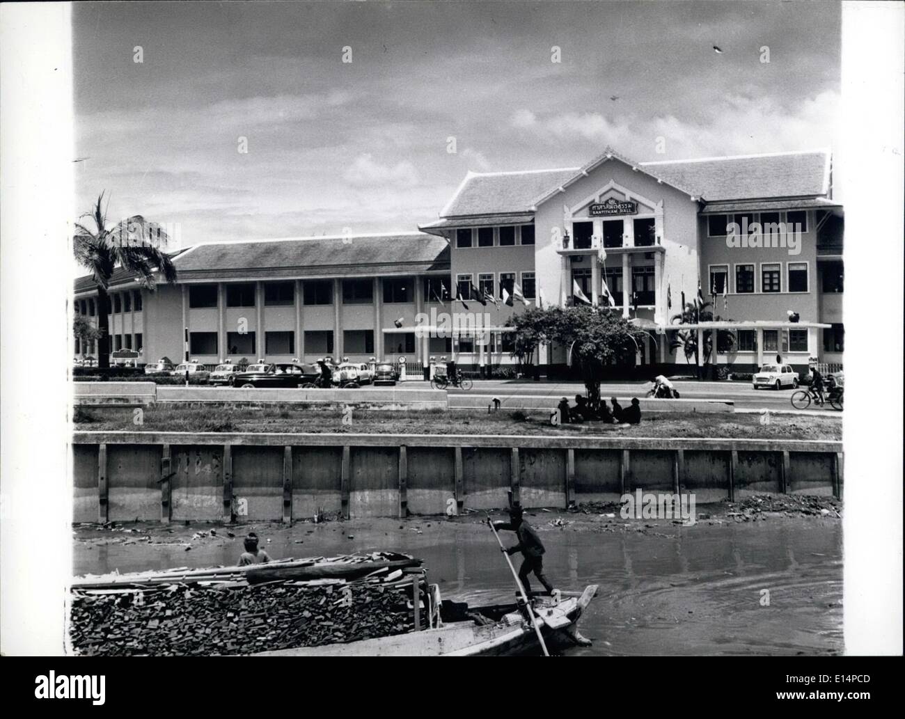 Apr. 18, 2012 - E.C.A.F.E. Sede: l'economico delle Nazioni Unite, della commissione per l'Asia e l'Estremo Oriente hanno il loro headwarters qui a Bangkok. Di recente costruzione è ha un aria condizionata auditorium dotato di multi-lingua auricolari. È anche stato proposto come alternativa alla Assemblea Nazionale. Foto Stock