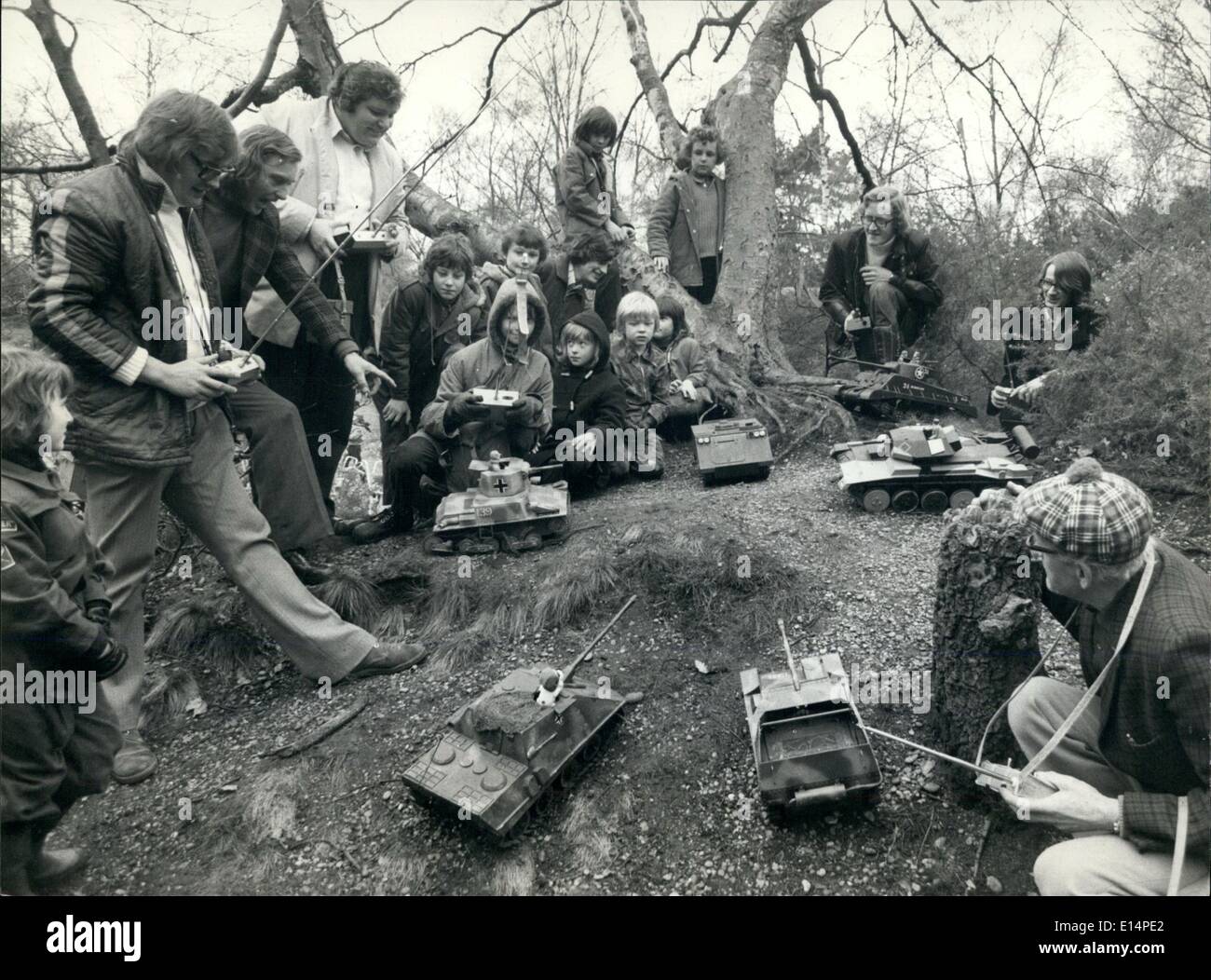 Apr. 18, 2012 - Parte del campo di battaglia con i membri del gruppo e le ventole. Foto Stock